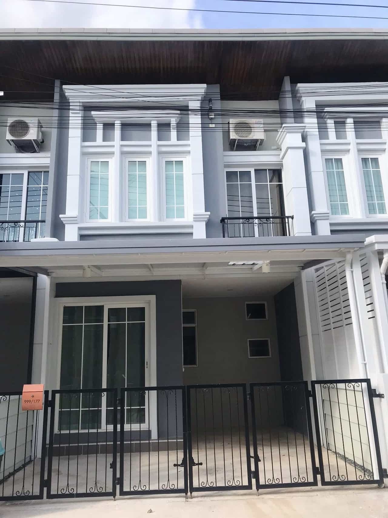 ทาวน์โฮม Golden Neo ริมบึงแก่นนคร – แอร์ 4 ตัว